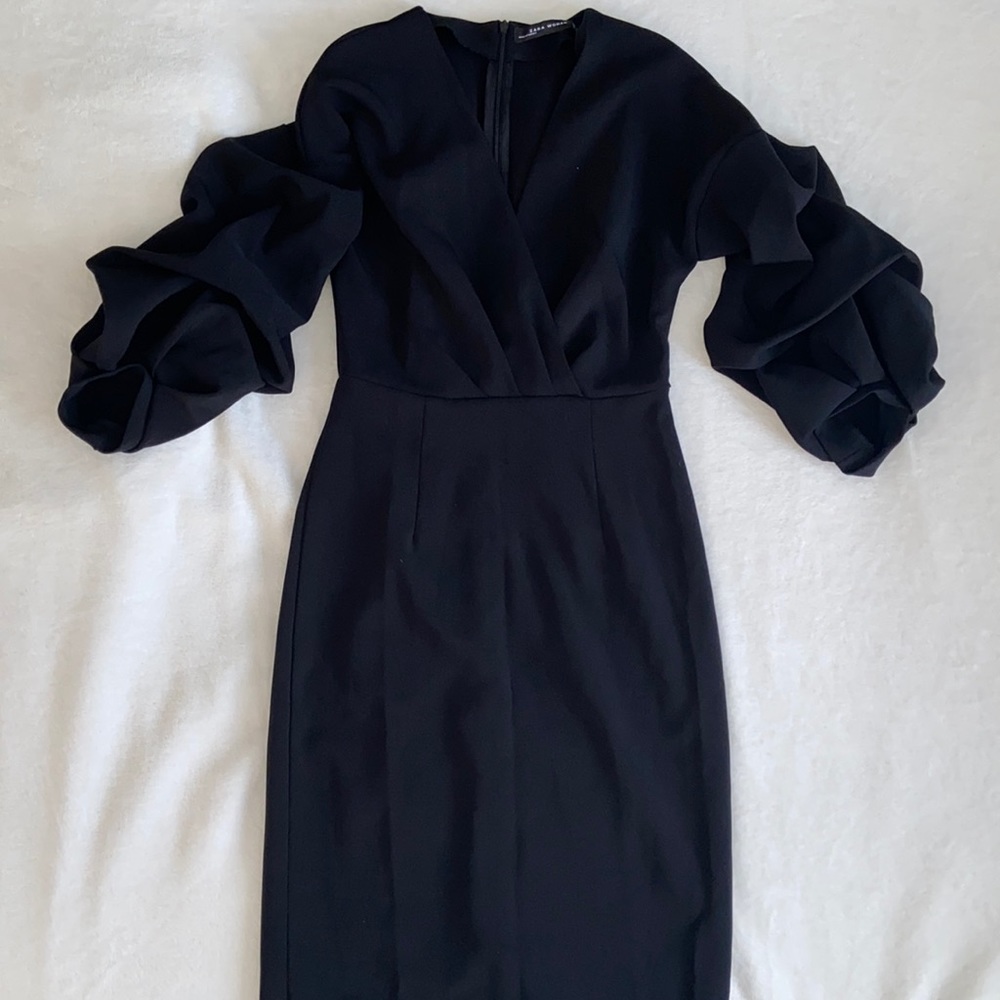V-neck midi dress with balloon 3/4 sleeves by Zara